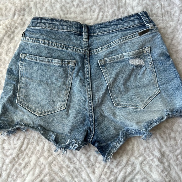 KanCan Distressed Light Blue Jean Shorts Size 27 - Picture 5 of 5
